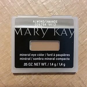 NWT Mary Kay almond mat eye shadow